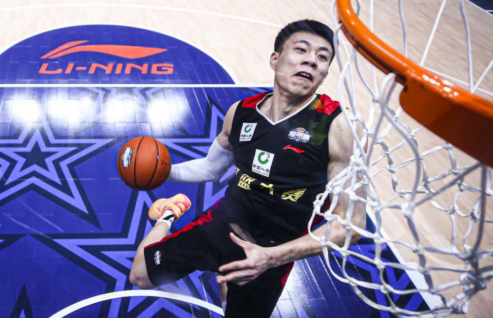 关于拉齐奥训练开放日，赛前豪取连胜引欢呼，CBA季后赛在即，临场指挥获称赞的信息