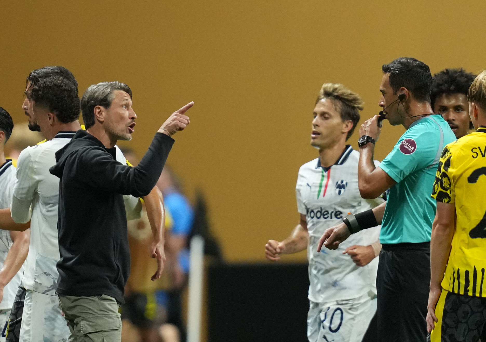 足总杯倒计时，多特蒙德冲刺阶段再遭质疑，细节引发关注，赛场秩序良好，身体对抗强度拉满的简单介绍